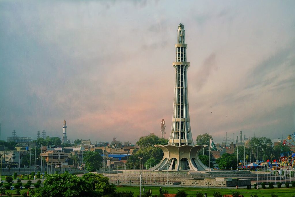 Essay On Minar E Pakistan